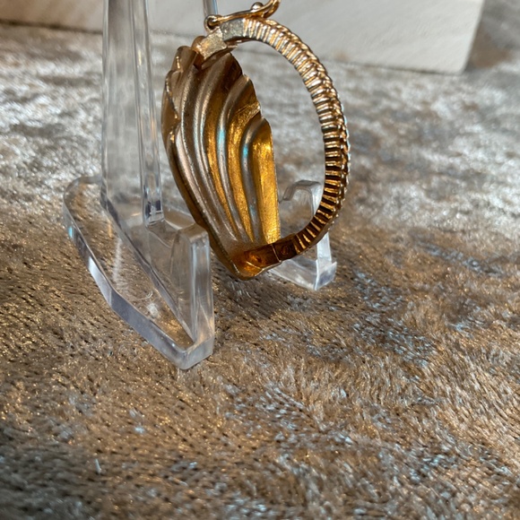 Vintage Gold Clam Shell Scarf or Bead Strand Clip - Picture 3 of 5